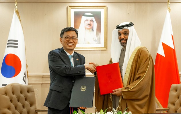 خلال توقيع اتفاقية تشجيع وحماية الاستثمار مع جمهورية كوريا الصديقة.. معالي وزير المالية والاقتصاد الوطني يؤكد على ما تشهده مسارات العلاقات بين مملكة البحرين وجمهورية كوريا من تطور في كافة المجالات لا سيما في المجالين المالي والاقتصادي