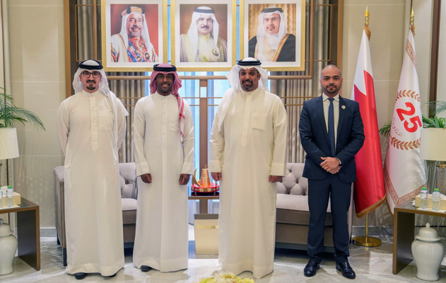 معالي وزير المالية والاقتصاد الوطني يستقبل الموظف صالح زايد صالح