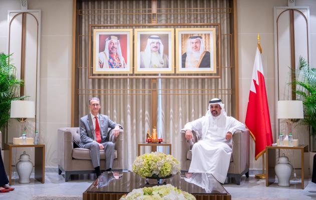 معالي وزير المالية والاقتصاد الوطني يلتقي سفير الولايات المتحدة الأمريكية لدى مملكة البحرين