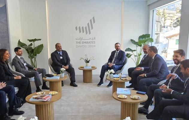 معالي وزير المالية والاقتصاد الوطني يلتقي وفد دولة الامارات العربية المتحدة المشارك في المنتدى الاقتصادي العالمي