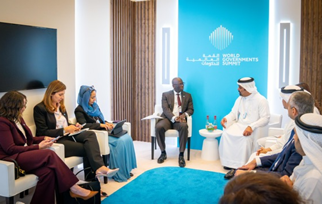 في إطار مشاركة معاليه في القمة العالمية للحكومات في دبي معالي وزير المالية والاقتصاد الوطني يلتقي نائب رئيس البنك الدوليّ لمنطقة الشرق الأوسط وشمال أفريقيا