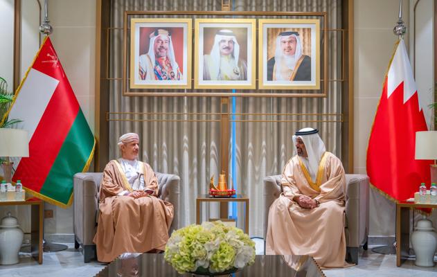 معالي وزير المالية والاقتصاد الوطني يؤكد على الحرص المتبادل على مواصلة تطوير العلاقات البحرينية العمانية والدفع بها نحو آفاق أرحب
