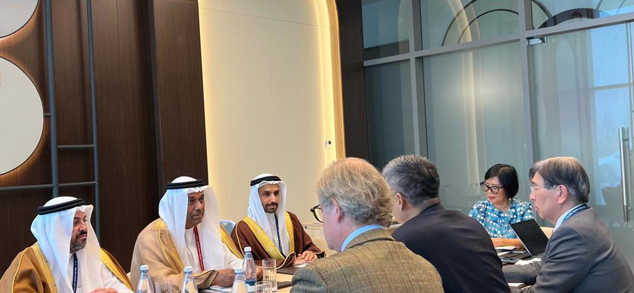وكيل الوزارة للشؤون المالية يجتمع مع نائب رئيس البنك الآسيوي للاستثمار في البنية التحتية لعمليات الاستثمار
