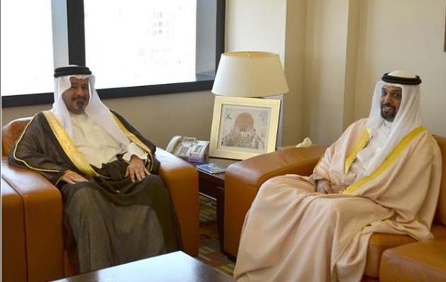 استقبل معالي الشيخ أحمد بن محمد آل خليفة رئيس ديوان الرقابة المالية والإدارية في مكتبه معالي الشيخ سلمان بن خليفة آل خليفة وزير المالية والاقتصاد الوطني.