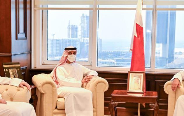 لدى لقائه الرئيس التنفيذي لسوق أبوظبي للأوراق المالية  .. معالي وزير المالية والاقتصاد الوطني: العلاقات الأخوية الراسخة بين مملكة البحرين ودولة الإمارات نموذجٌ بارز للتعاون والتنسيق المشترك في المجالي