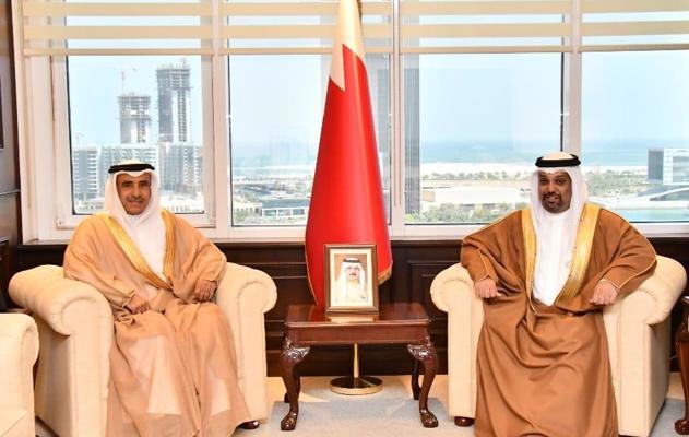 معالي وزير المالية والاقتصاد الوطني يستقبل سعادة السيد باسم بن يعقوب الحمر