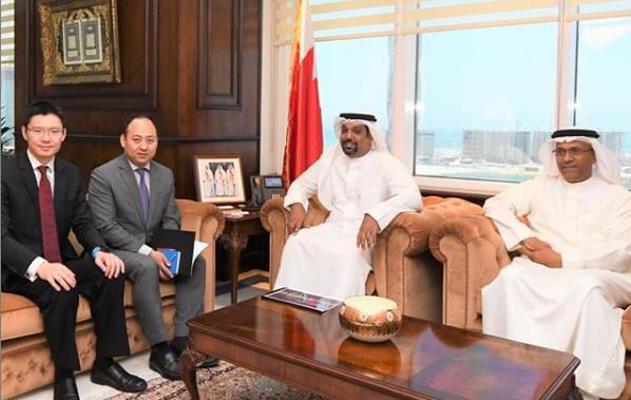 لدى لقائه الرئيس التنفيذي لشركة هواوي الصينية في البحرين.. وزير المالية والاقتصاد الوطني: قطاع تكنولوجيا المعلومات والاتصالات يلعب دوراً بارزًا في رفد الاقتصاد الوطني