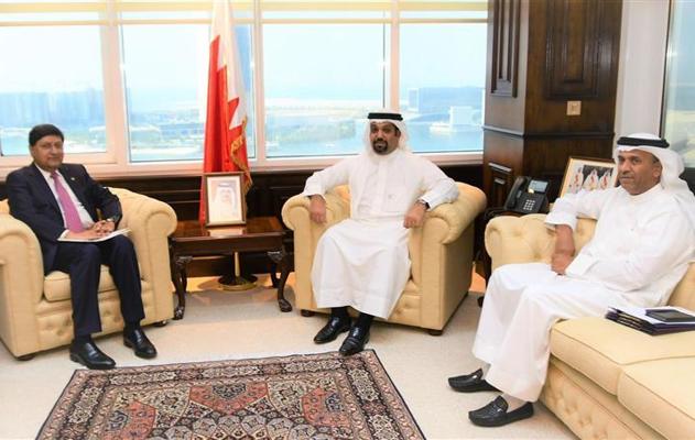 وزير المالية والاقتصاد الوطني يستقبل الرئيس التنفيذي لمستشفى الإرسالية الأمريكية