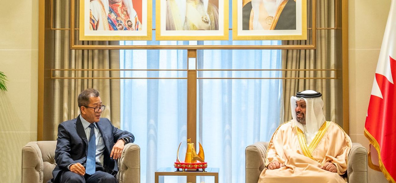 معالي وزير المالية والاقتصاد الوطني يستقبل سفير جمهورية الصين الشعبية لدى مملكة البحرين