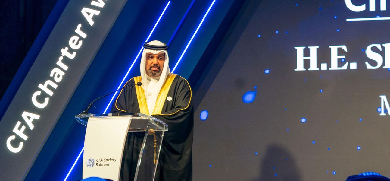 لدى حضور معاليه حفل تخريج حملة شهادات المحلل المالي المعتمد CFA..  معالي وزير المالية والاقتصاد الوطني: الكوادر الوطنية المؤهلة أهم المقومات الجاذبة للاستثمار في القطاع المالي