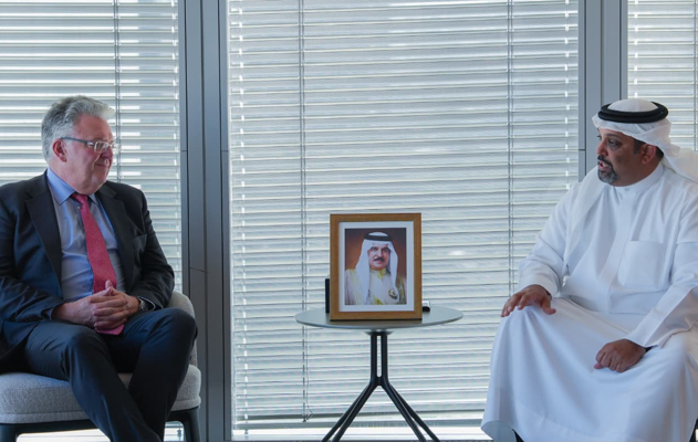معالي وزير المالية والاقتصاد الوطني يلتقي الرئيس التنفيذي العالمي لـ