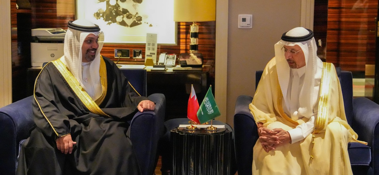 في إطار مشاركته في النسخة الثانية من منتدى بوابة الخليج 2024.. وزير المالية والاقتصاد الوطني يلتقي وزير الاستثمار بالمملكة العربية السعودية