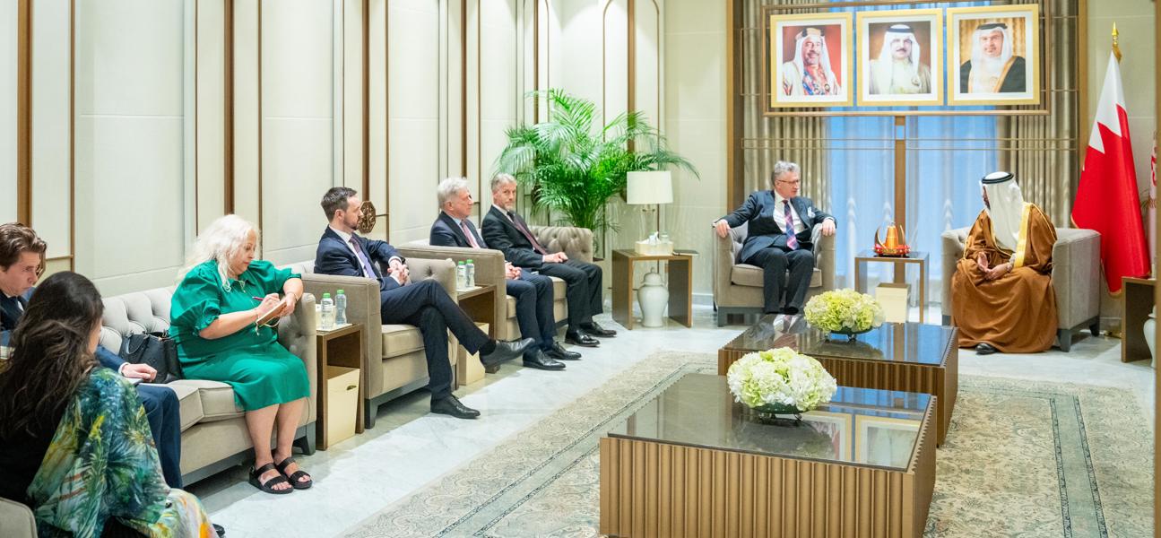 معالي وزير المالية والاقتصاد الوطني يؤكد على عمق العلاقات التاريخية والشراكات الاستراتيجية بين مملكة البحرين والمملكة المتحدة