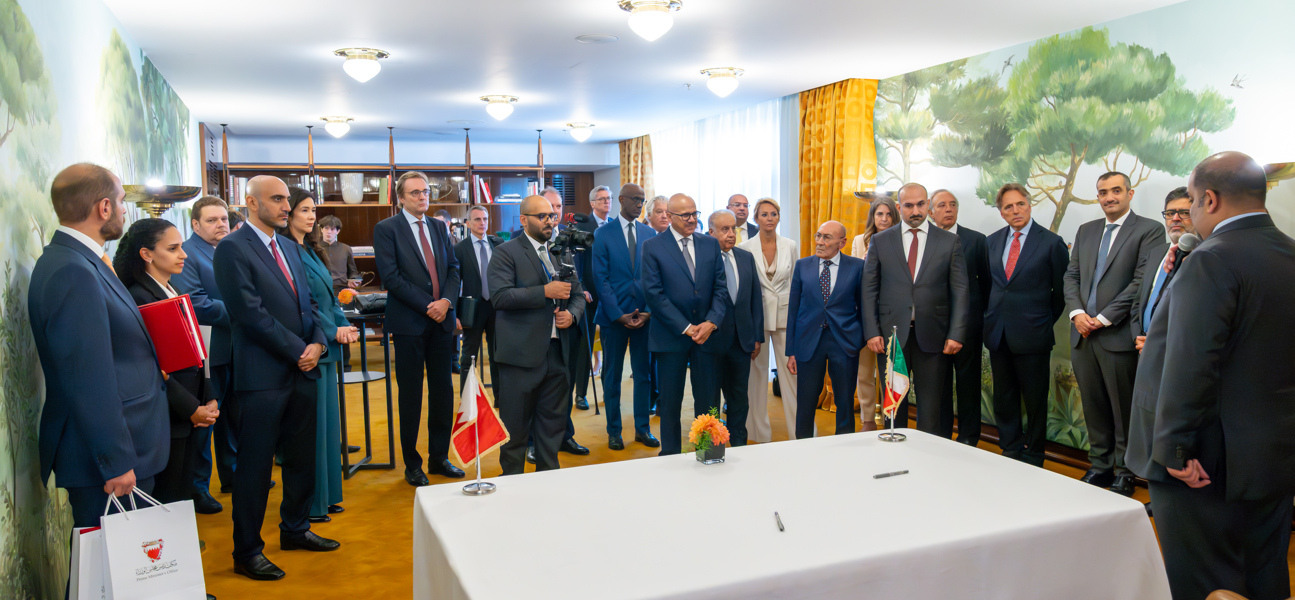 في إطار الزيارة الرسمية لسمو ولي العهد رئيس مجلس الوزراء إلى دولة حاضرة الفاتيكان والجمهورية الإيطالية .. توقيع ثلاث اتفاقيات بين مملكة البحرين والجمهورية الإيطالية