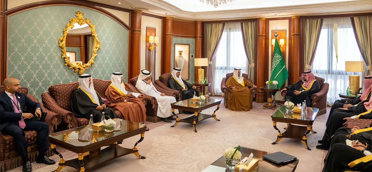 في إطار ترؤس معاليه وفد مملكة البحرين المشارك في منتدى 