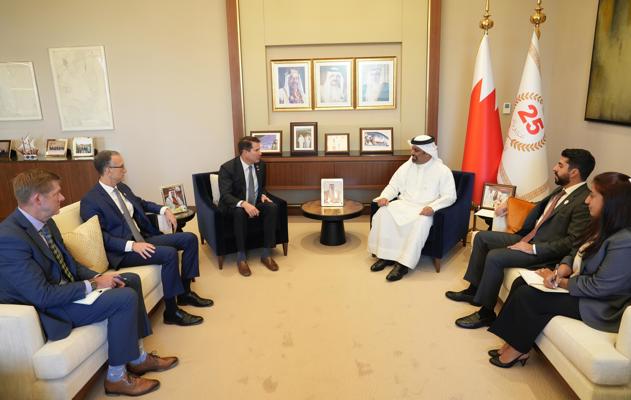 معالي وزير المالية والاقتصاد الوطني يستقبل عضو  الكونغرس الأمريكي سيث مولتون