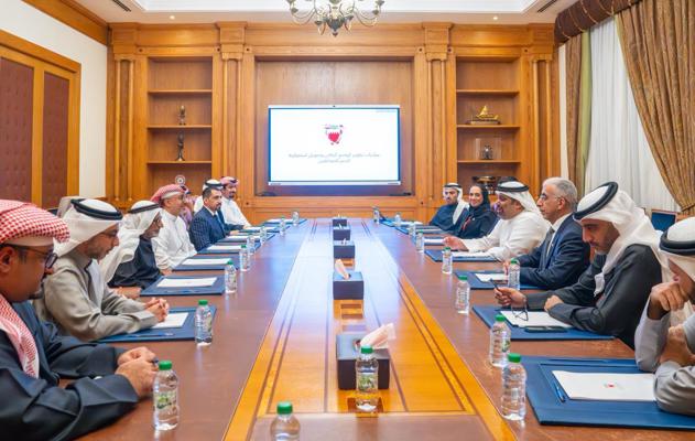 لدى لقائه جمعية التطوير العقاري البحرينية... معالي وزير المالية والاقتصاد الوطني يؤكد الحرص على تطوير القطاع العقاري وتعزيز دوره بما ينسجم مع أولويات التنمية الاقتصادية