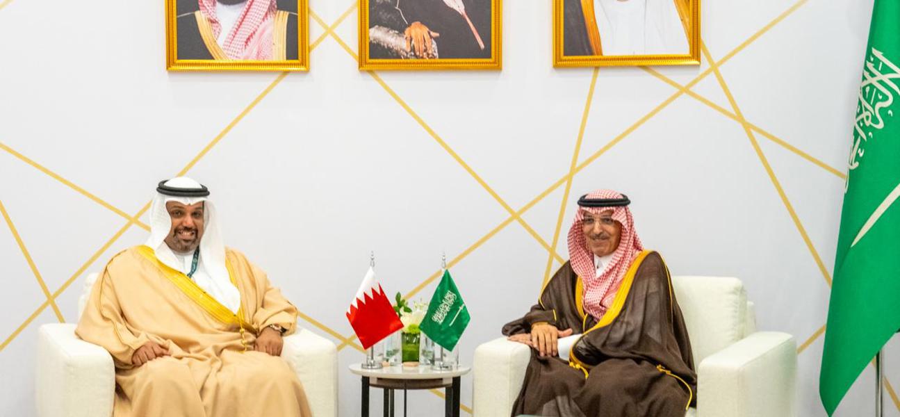 في إطار مشاركة معاليه في المنتدى الاقتصادي العالمي بالرياض .. معالي وزير المالية والاقتصاد الوطني يلتقي وزير المالية بالمملكة العربية السعودية