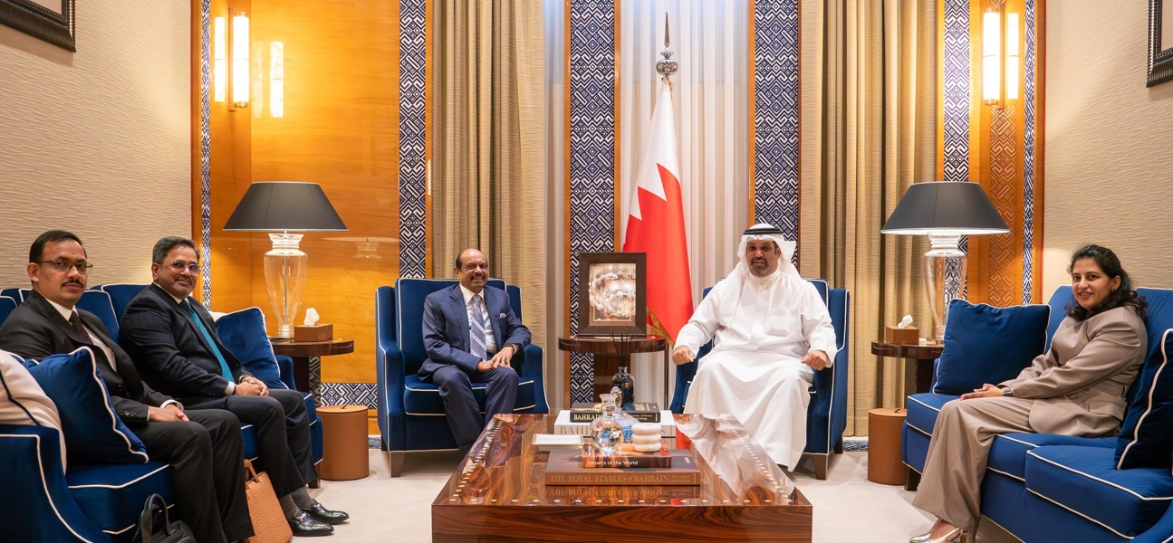 معالي وزير المالية والاقتصاد الوطني يلتقي رئيس مجلس إدارة مجموعة لولو
