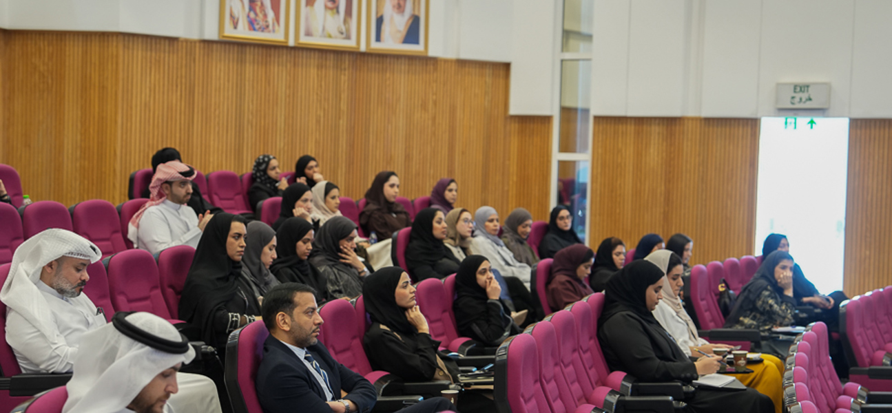  ورشة عمل الضوابط القانونية والمالية لإبرام وصياغة العقود الحكومية