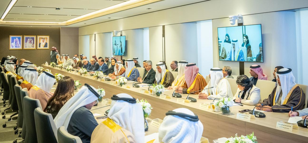 السلطتان التنفيذية والتشريعية تعقدان اجتماعاً مشتركاً للتشاور حول موضوع الميزانية العامة للدولة للسنتين الماليتين 2025- 2026