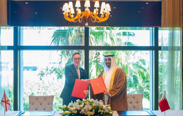معالي وزير المالية والاقتصاد الوطني يؤكد على أهمية مواصلة تعزيز الشراكة الاقتصادية والاستثمارية والتجارية بين مملكة البحرين وجيرسي