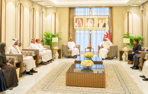 معالي وزير المالية والاقتصاد الوطني يؤكد على عمق العلاقات الأخوية التاريخية الراسخة التي تجمع مملكة البحرين وسلطنة عمان