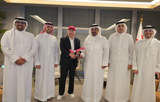 Finance Minister receives AirAsia Executive Chairman