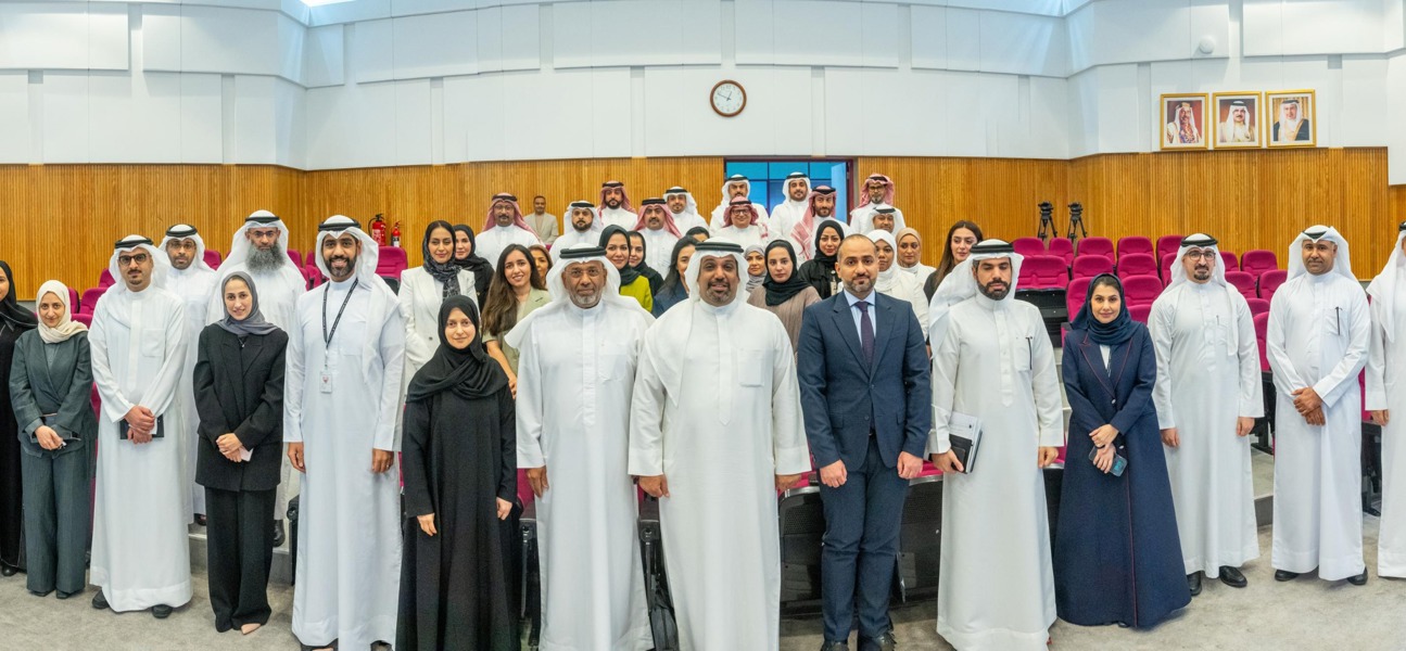 لدى لقائه مدراء الخدمات المالية المشتركة.. معالي وزير المالية والاقتصاد الوطني:النجاحات التي تتحقق على مختلف المستويات بفضل الحرص الذي يوليه أعضاء فريق البحرين بالتميز والإبداع في كل مجال