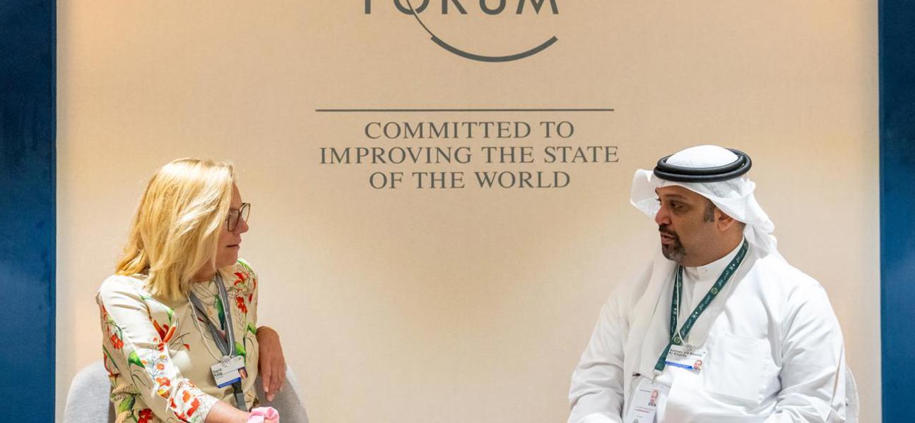 في إطار مشاركة معاليه في المنتدى الاقتصادي العالمي بالرياض .. معالي وزير المالية والاقتصاد الوطني يلتقي كبيرة منسقي الأمم المتحدة للشؤون الإنسانية وإعادة الإعمار في غزة 