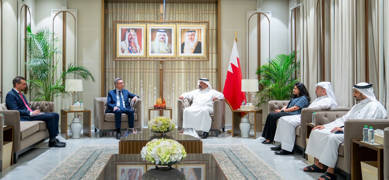 معالي وزير المالية والاقتصاد الوطني يستقبل سفير الجمهورية الفرنسيّة لدى مملكة البحرين