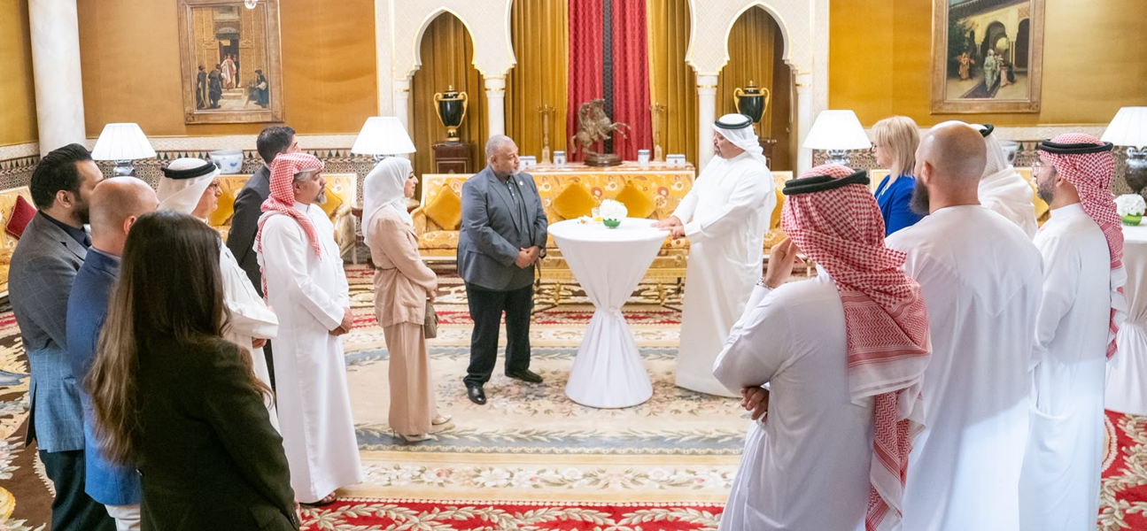 معالي وزير المالية والاقتصاد الوطني يحضر حفل استقبال السفارة الأمريكية لمنظمة بطولة القتال النهائي (UFC) بمناسبة زيارتهم إلى المملكة