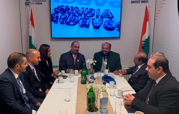 في إطار مشاركة معاليه في أعمال الاجتماعات السنوية للمنتدى الاقتصادي العالمي بدافوس... معالي وزير المالية والاقتصاد الوطني يلتقي وزير الصناعة والقانون بولاية كيرلا الهندية
