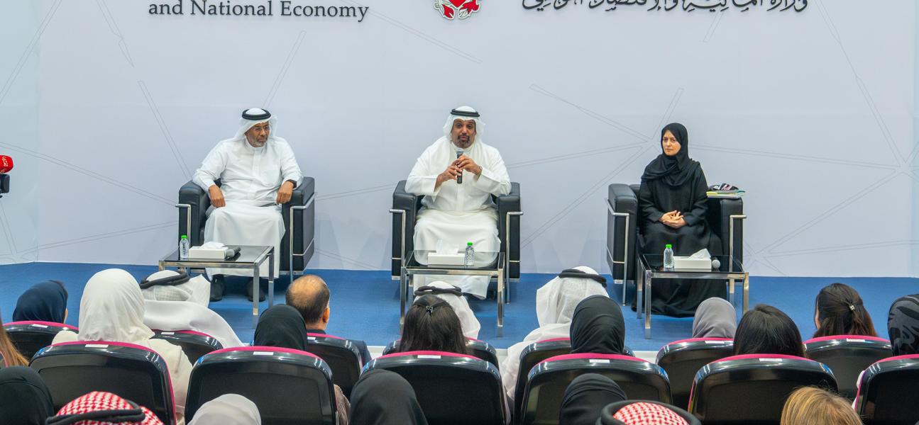 لدى لقائه مدراء الخدمات المالية المشتركة.. معالي وزير المالية والاقتصاد الوطني:النجاحات التي تتحقق على مختلف المستويات بفضل الحرص الذي يوليه أعضاء فريق البحرين بالتميز والإبداع في كل مجال