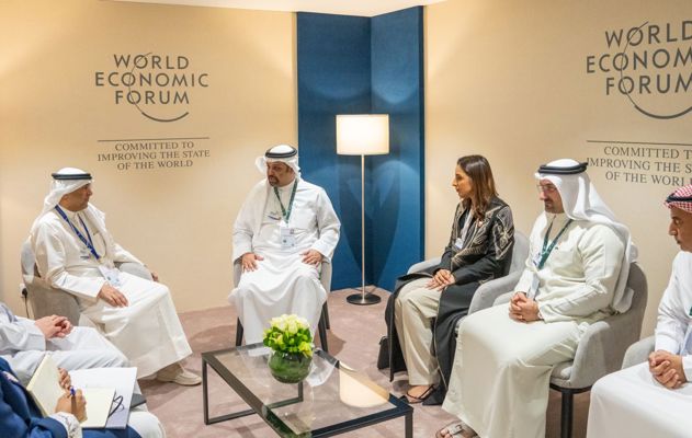 في إطار مشاركة معاليه في المنتدى الاقتصادي العالمي بالرياض.. معالي وزير المالية والاقتصاد الوطني يلتقي الأمين العام لمجلس التعاون لدول الخليج العربية