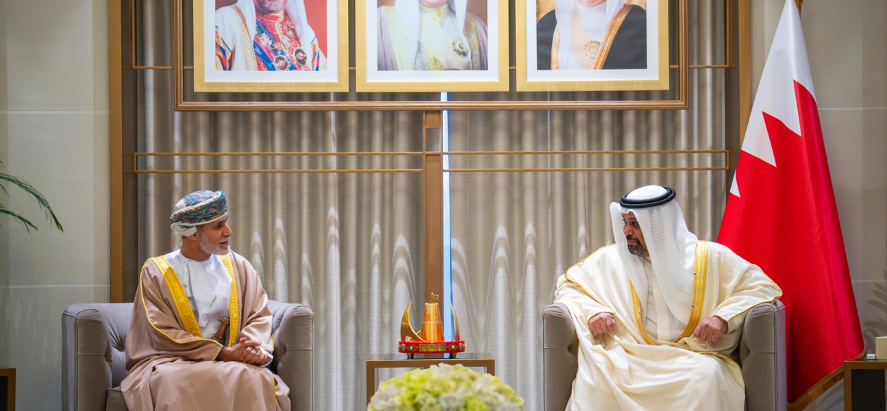 معالي وزير المالية والاقتصاد الوطني يؤكد على العلاقات التاريخية الوثيقة والروابط الأخوية الراسخة التي تجمع مملكة البحرين وسلطنة عمان الشقيقة
