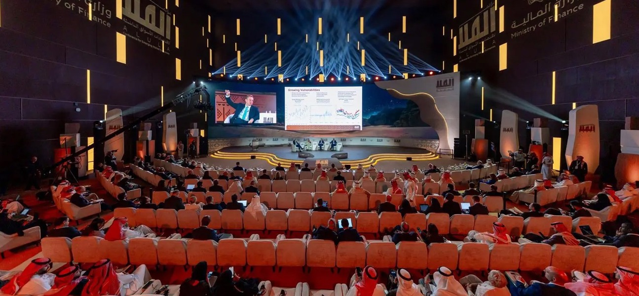 وكيل الوزارة للشؤون المالية بوزارة المالية والاقتصاد الوطني يشارك في مؤتمر العلا لاقتصادات الأسواق الناشئة