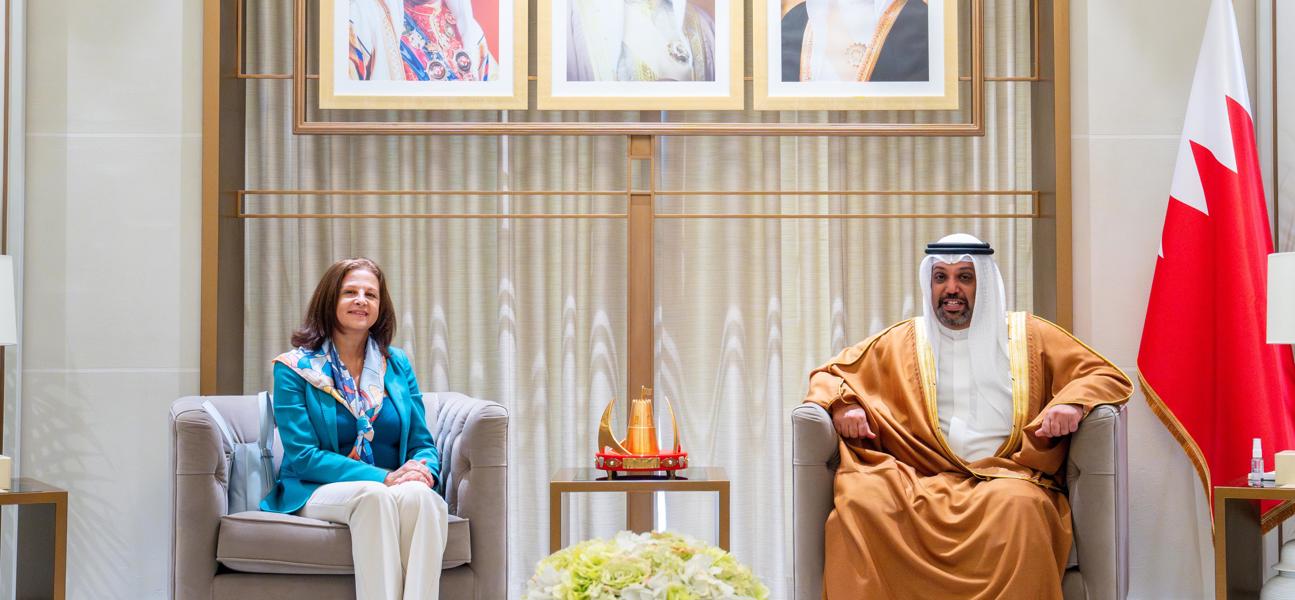 معالي وزير المالية والاقتصاد الوطني يستقبل القائم بأعمال السفارة اللبنانية في مملكة البحرين بمناسبة انتهاء فترة عملها