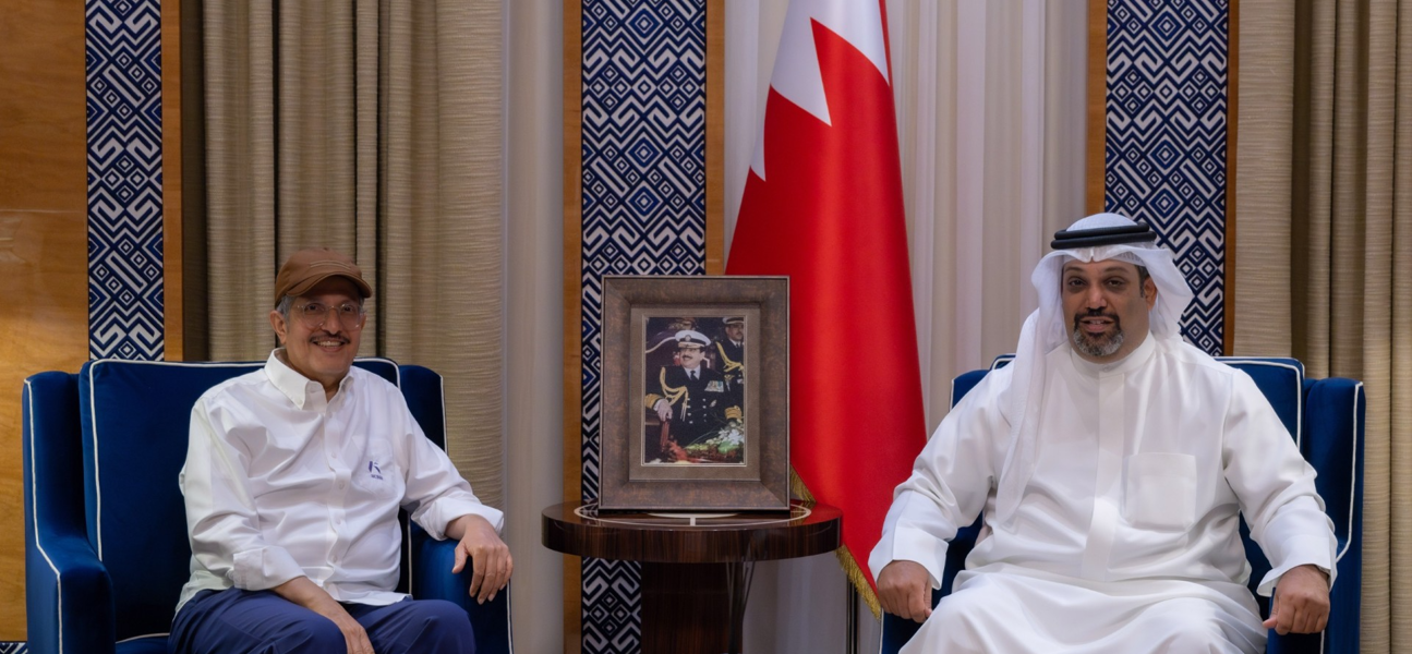 معالي وزير المالية والاقتصاد الوطني يلتقي رئيس مجلس إدارة شركة أكوا باور