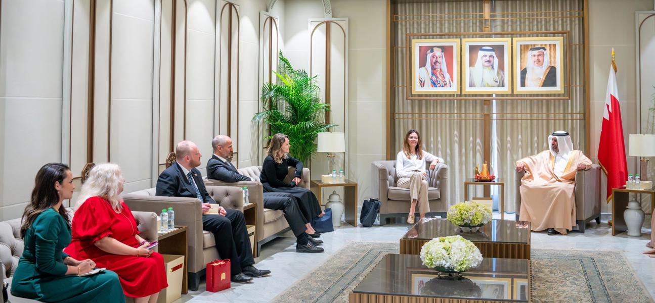 معالي وزير المالية والاقتصاد الوطني يؤكد على الشراكة الاستراتيجية المتميزة التي تجمع مملكة البحرين والمملكة المتحدة