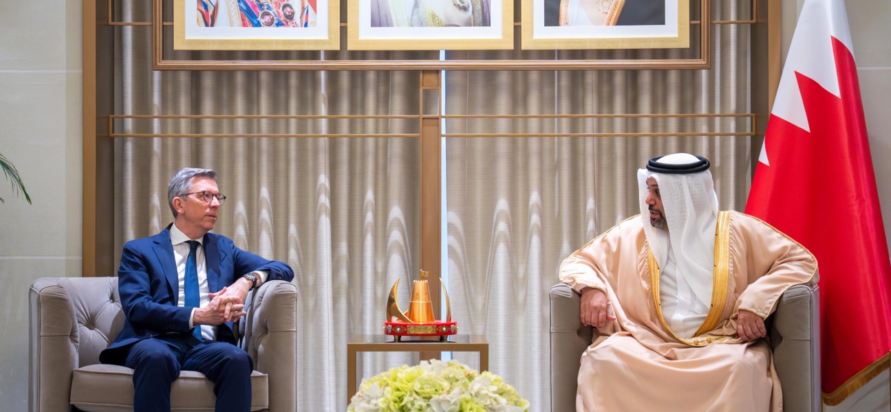 وزير المالية والاقتصاد الوطني يلتقي سفير الجمهورية الفرنسية لدى مملكة البحرين