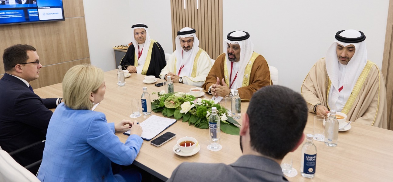 في إطار ترؤس معاليه وفد مملكة البحرين في منتدى سانت بطرسبورغ الاقتصادي الدوليّ 2026 في روسيا الاتحادية.. معالي وزير المالية والاقتصاد الوطني يلتقي معالي وزيرة الثقافة الروسية