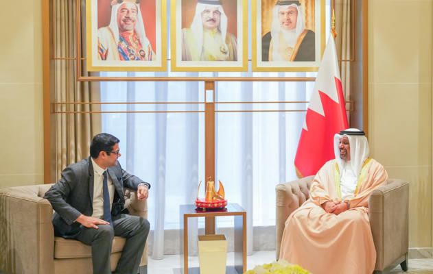 معالي وزير المالية والاقتصاد الوطني يلتقي سفير جمهورية الهند لدى مملكة البحرين