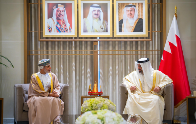 معالي وزير المالية والاقتصاد الوطني يؤكد على العلاقات التاريخية الوثيقة والروابط الأخوية الراسخة التي تجمع مملكة البحرين وسلطنة عمان الشقيقة