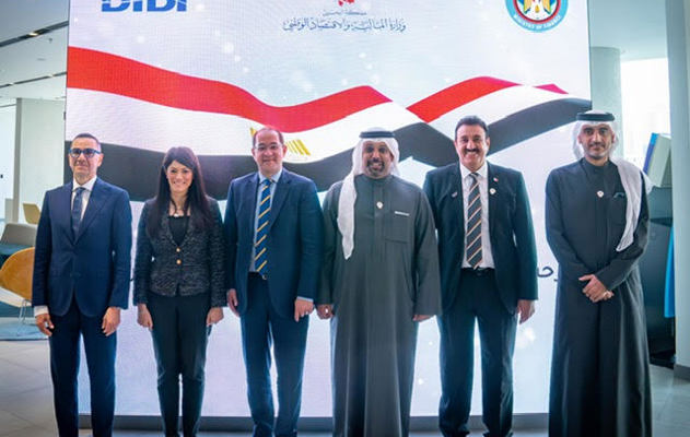 وزير المالية ووزير المالية المصري يزوران معهد البحرين للدراسات المصرفية والمالية