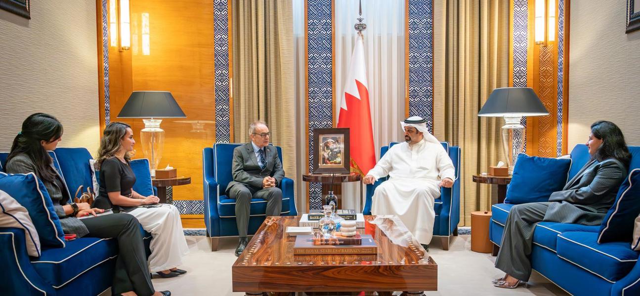 معالي وزير المالية والاقتصاد الوطني يستقبل القائم بأعمال سفارة المملكة المتحدة لدى مملكة البحرين