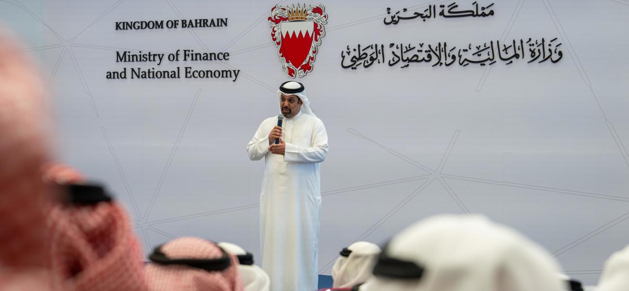 وزير المالية والاقتصاد الوطني يشيد بالجهود المبذولة من قبل فريق الوزارة المعني بإعداد الميزانية العامة للدولة للسنتين الماليتين 2025 و 2026