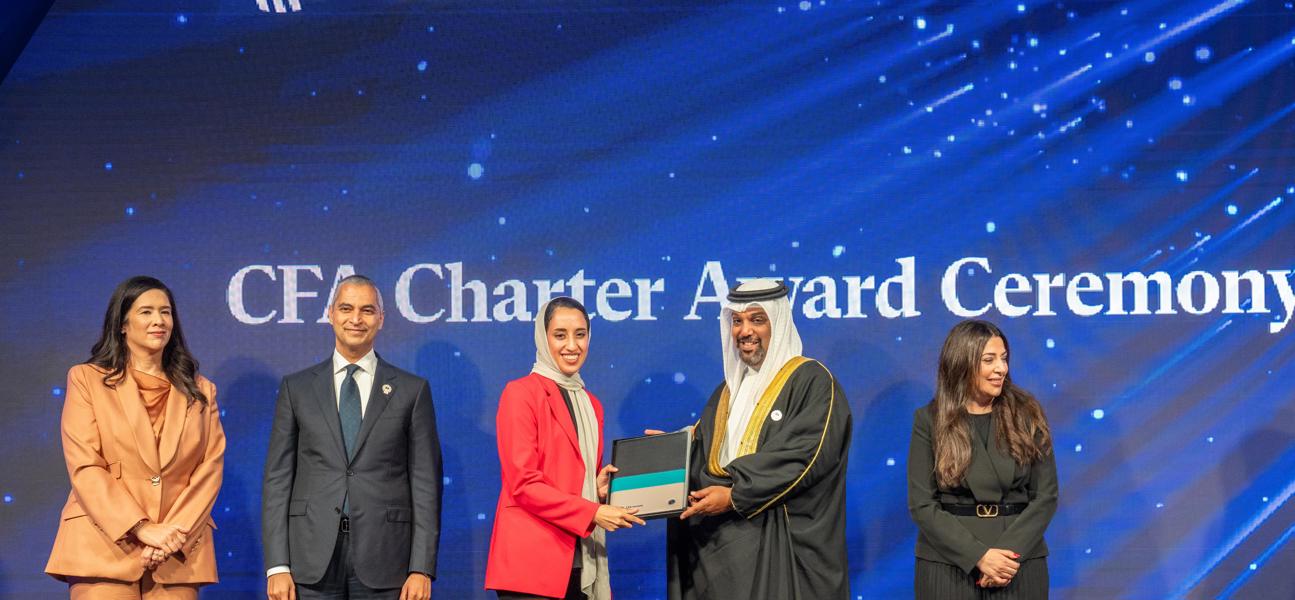 لدى حضور معاليه حفل تخريج حملة شهادات المحلل المالي المعتمد CFA..  معالي وزير المالية والاقتصاد الوطني: الكوادر الوطنية المؤهلة أهم المقومات الجاذبة للاستثمار في القطاع المالي