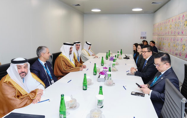 في إطار مشاركة معاليه في الاجتماعات السنوية لصندوق النقد الدولي والبنك الدولي في بانكوك.. معالي وزير المالية والاقتصاد الوطني يلتقي نائب رئيس الوزراء وزير المالية بمملكة تايلند