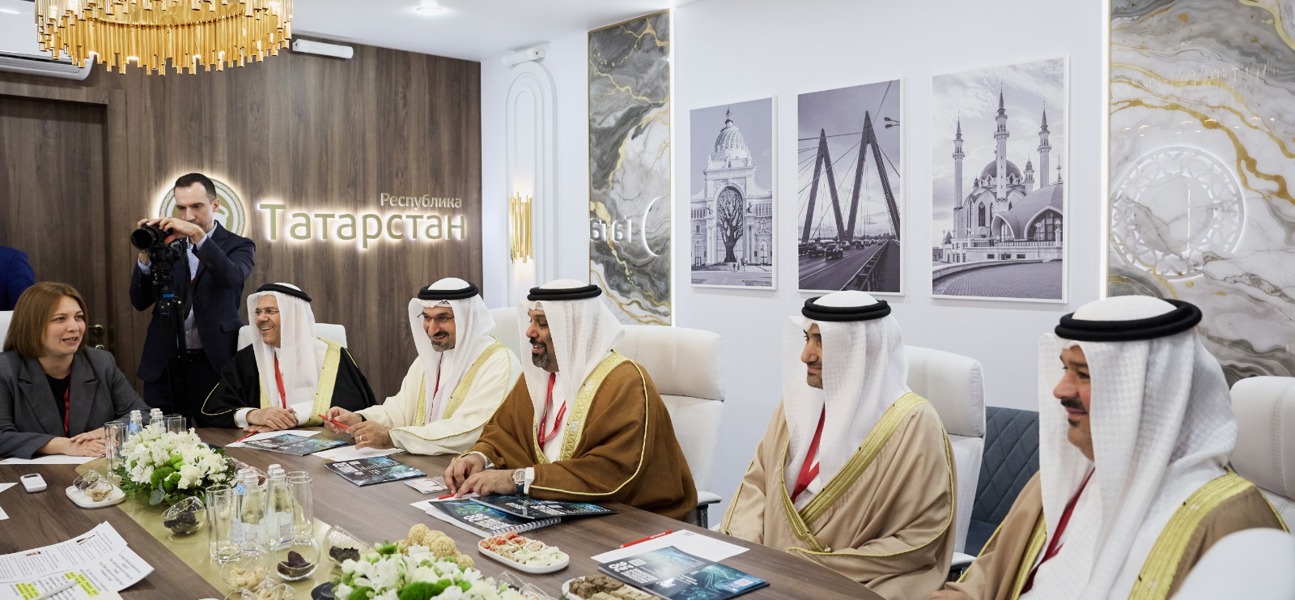 في إطار ترؤس معاليه وفد مملكة البحرين في منتدى سانت بطرسبورغ الاقتصادي الدولي 2026 في روسيا الاتحادية.. 